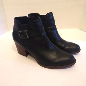 Franco Sarto women Black 2 " heeled booties size  7.5